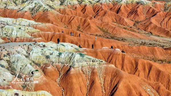 配资台官网网站 内蒙古乌兰察布：红崖台地秋色美